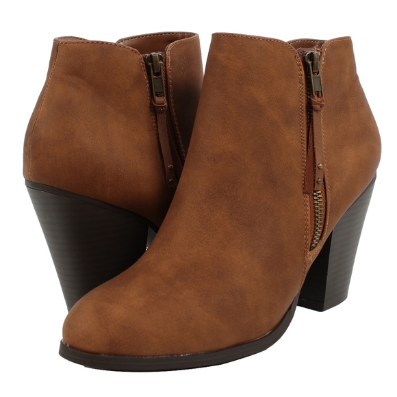 Size 10 Light Tan Tassel Side Zipper Block Heel - Picture 2 of 7